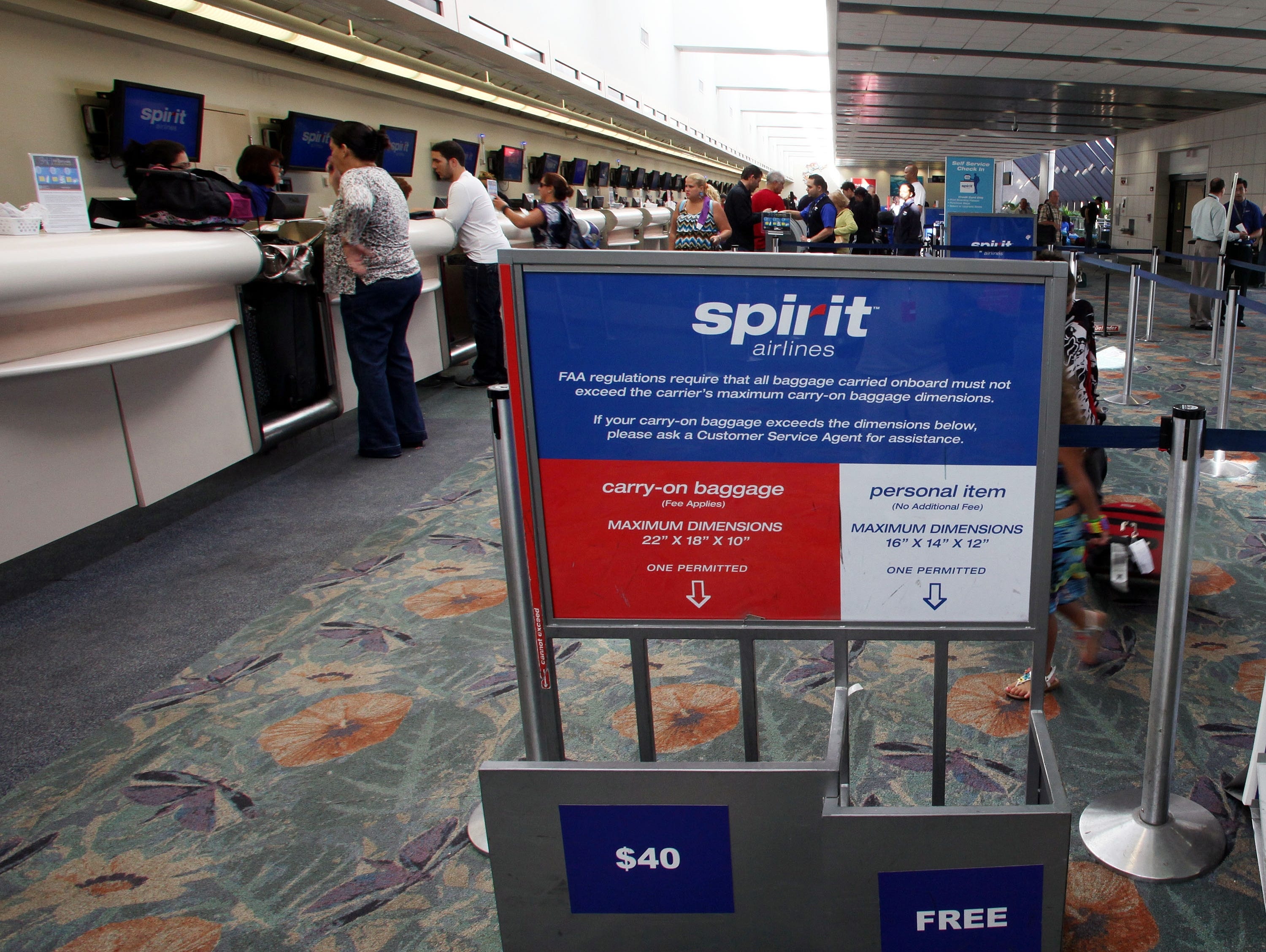spirit airlines hand baggage weight